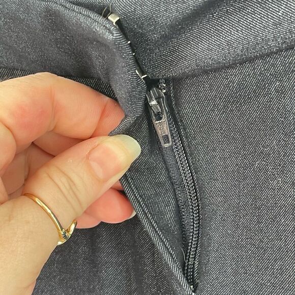 Van Heusen Studio modern fit stretch dark blue denim color size 0 EUC - Picture 5 of 14